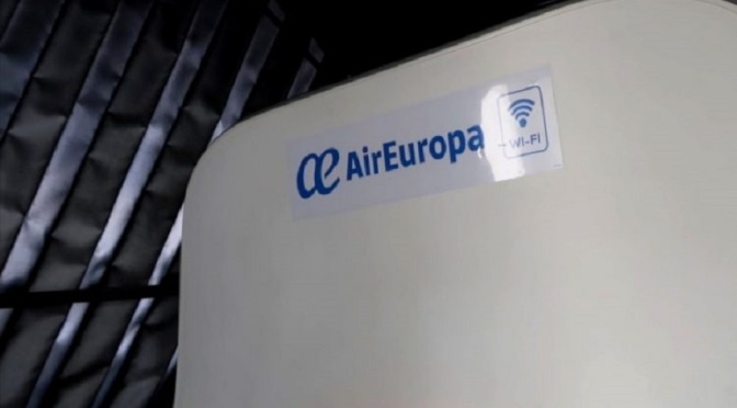 Самолет на Air Europe спешно се приземи заради маска